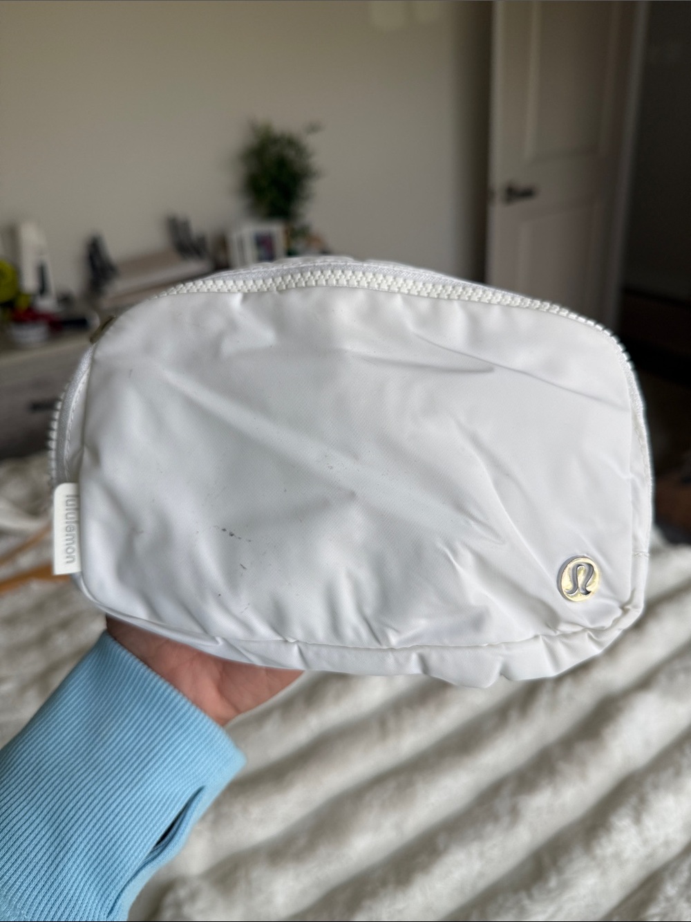 Lululemon White everywhere belt bag